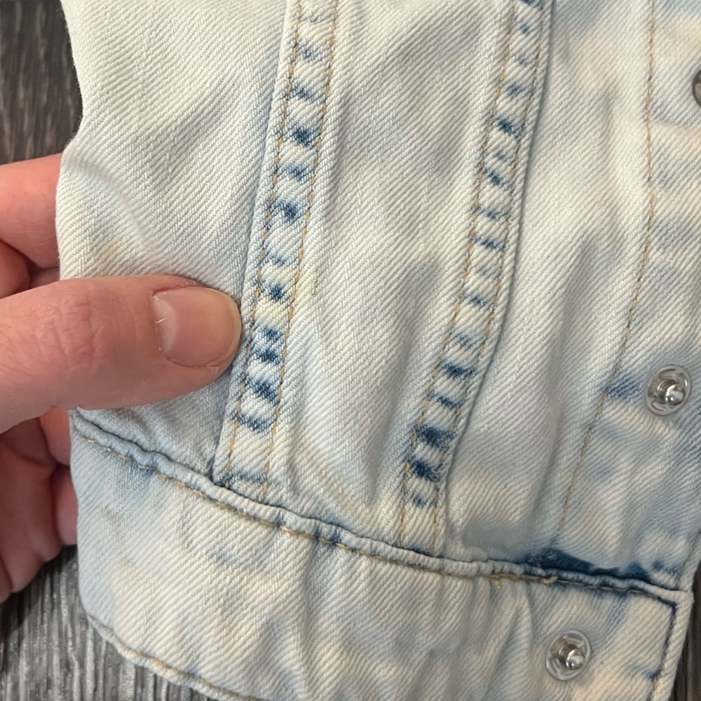 H&M Acid Wash Blue Denim Jacket - Picture 4 of 4